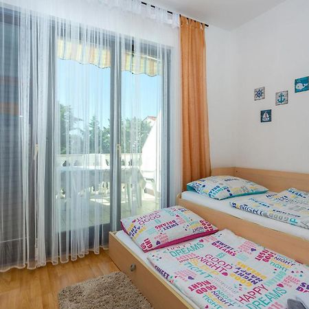 Beautiful Apartment In Malinska With Kitchen المظهر الخارجي الصورة