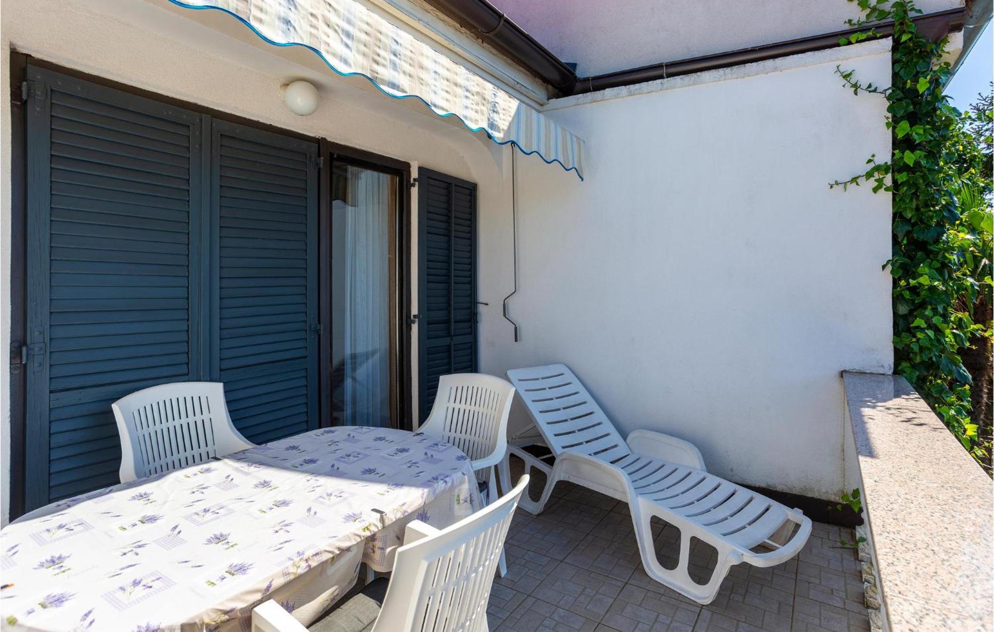 Beautiful Apartment In Malinska With Kitchen المظهر الخارجي الصورة