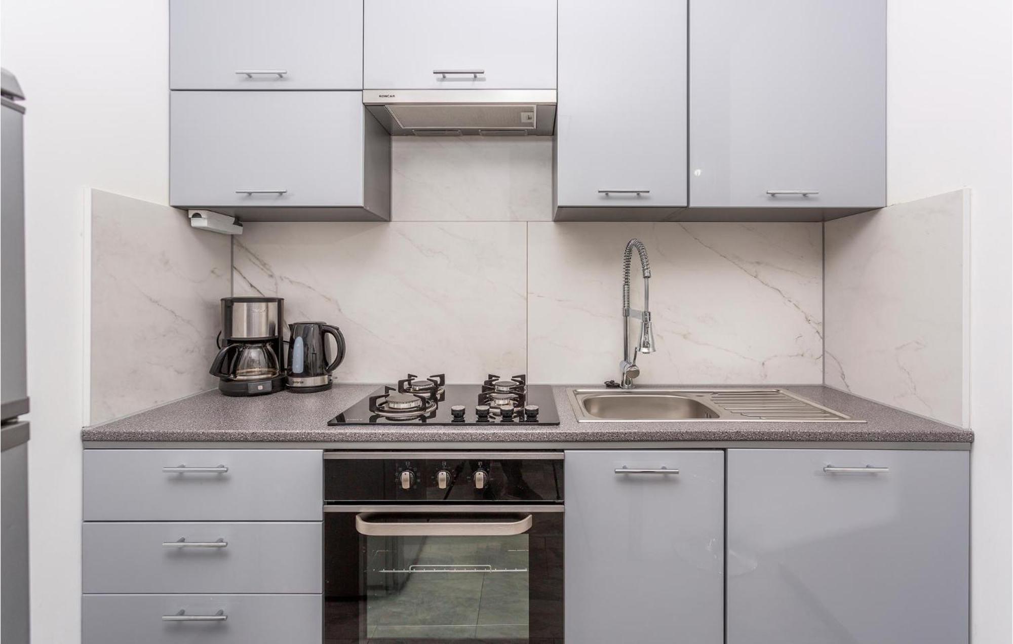 Beautiful Apartment In Malinska With Kitchen المظهر الخارجي الصورة